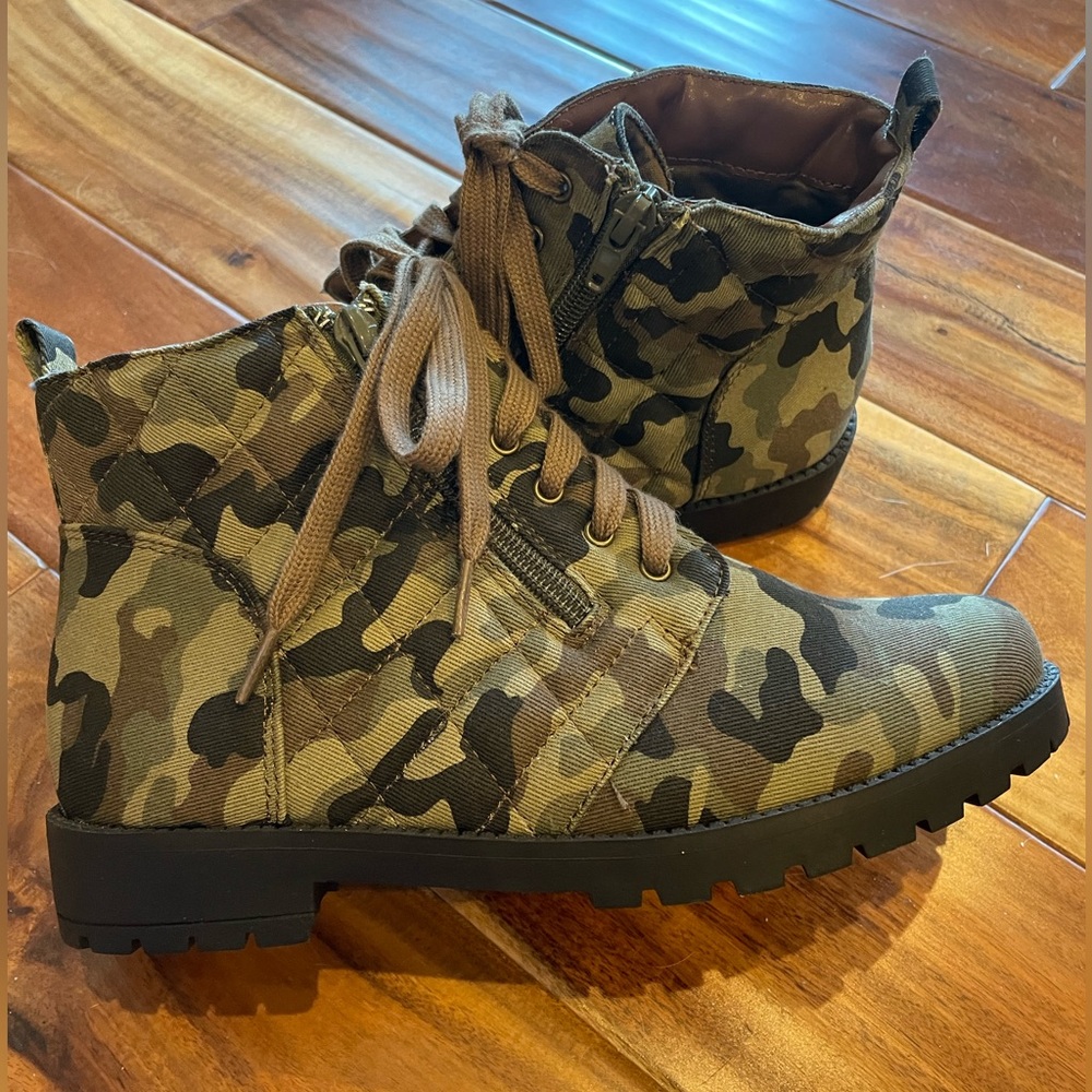 Angel Steps Camouflage Ankle Boots